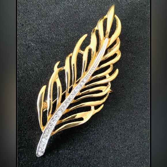 Vintage Gold Tone Rhinestone Feather Pin Brooch from 1980’s - Picture 2 of 4